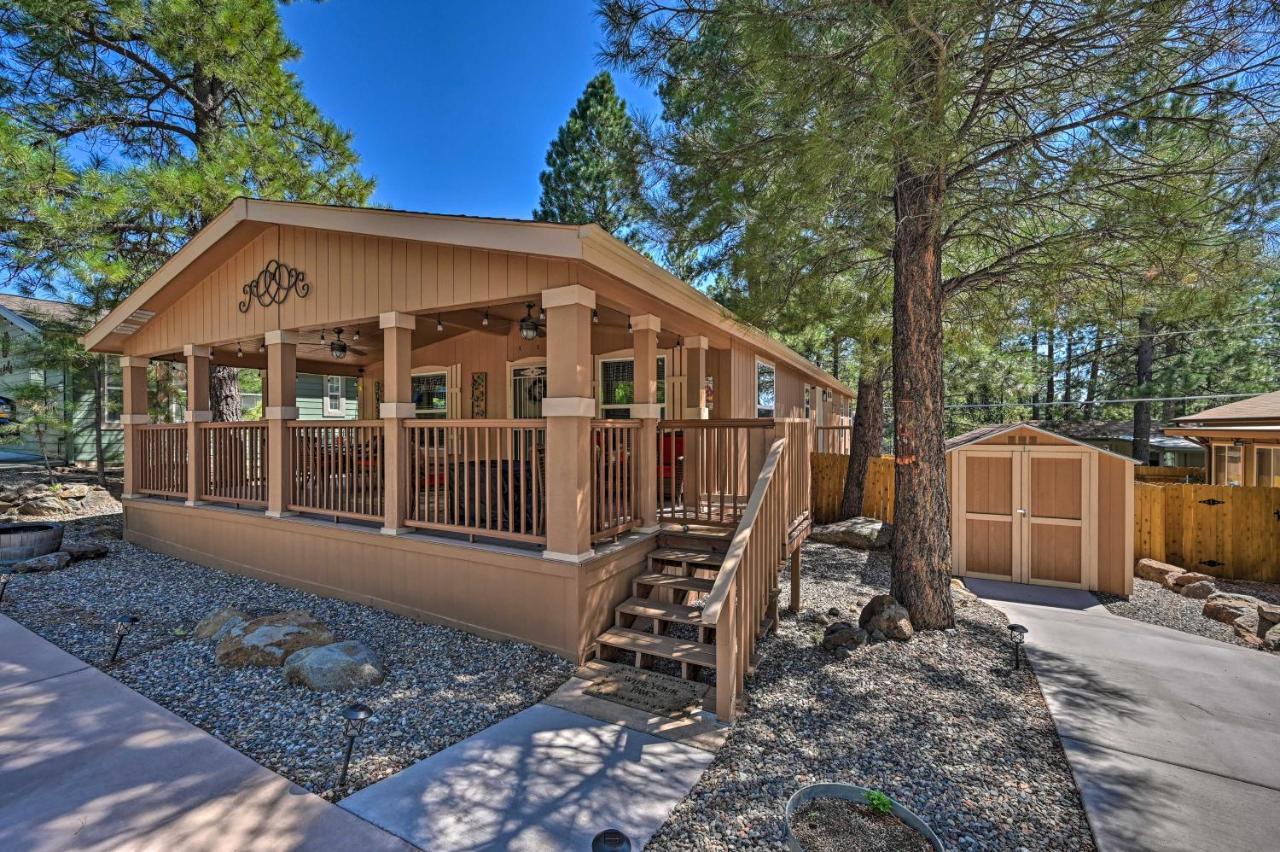 Munds Park Cabin Retreat With Deck And Fire Pit! エクステリア 写真