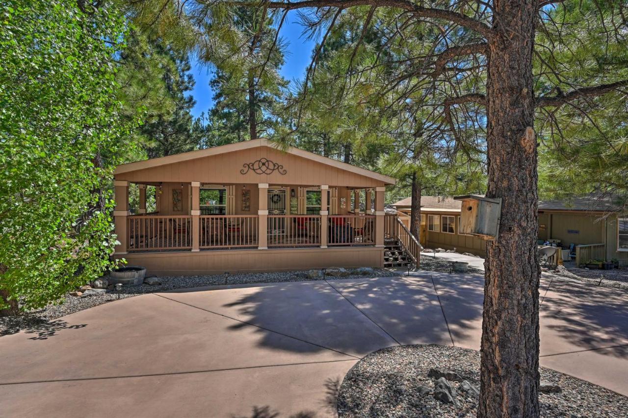 Munds Park Cabin Retreat With Deck And Fire Pit! エクステリア 写真