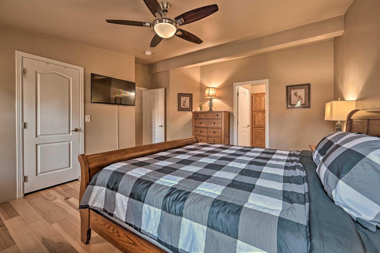 Munds Park Cabin Retreat With Deck And Fire Pit! エクステリア 写真