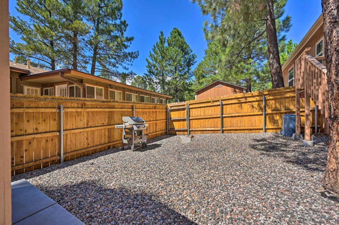 Munds Park Cabin Retreat With Deck And Fire Pit! エクステリア 写真